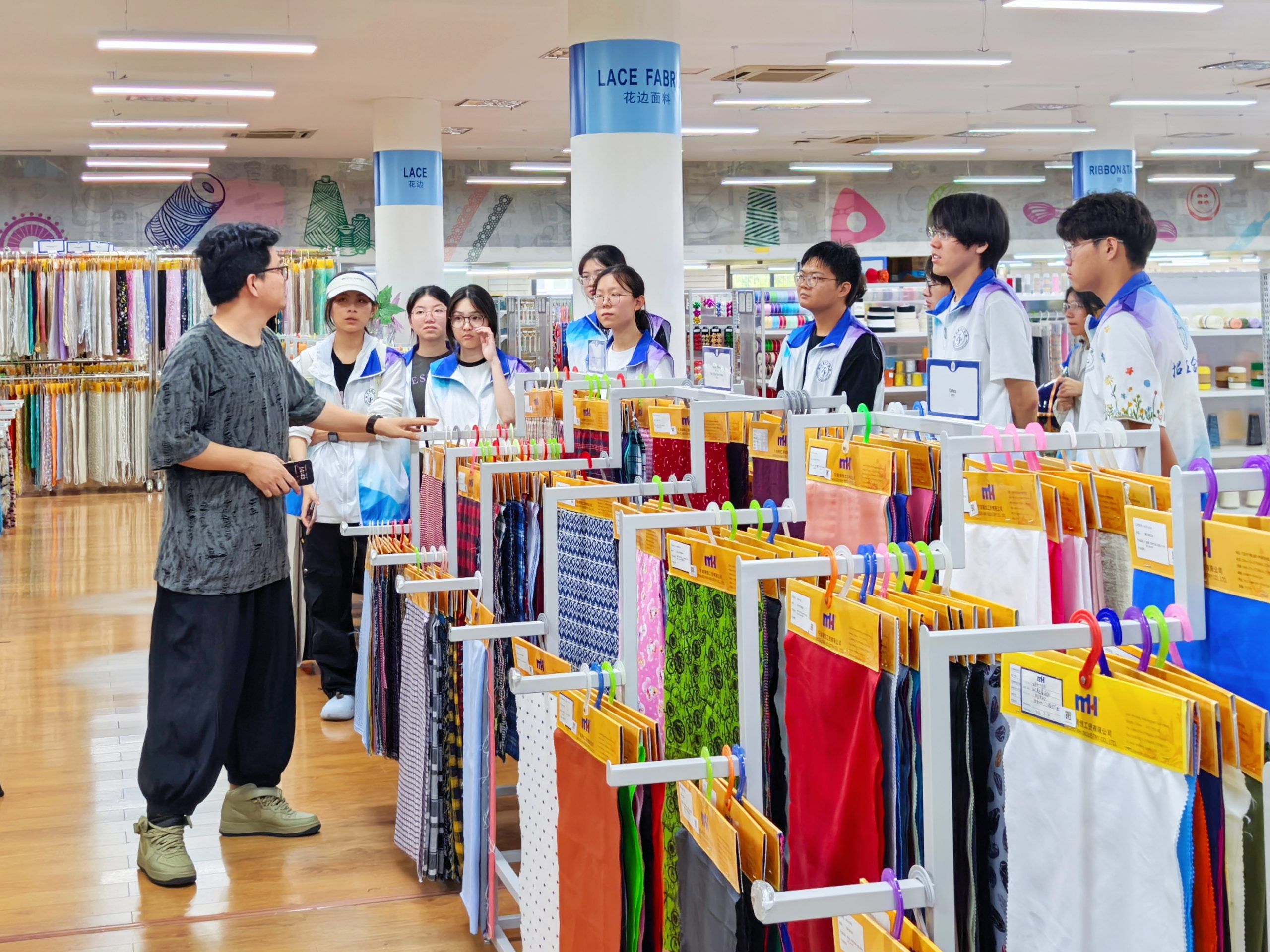 深化校企交流 共筑人才基石 | 浙大寧理師生走訪國貿(mào)開展暑期實(shí)踐