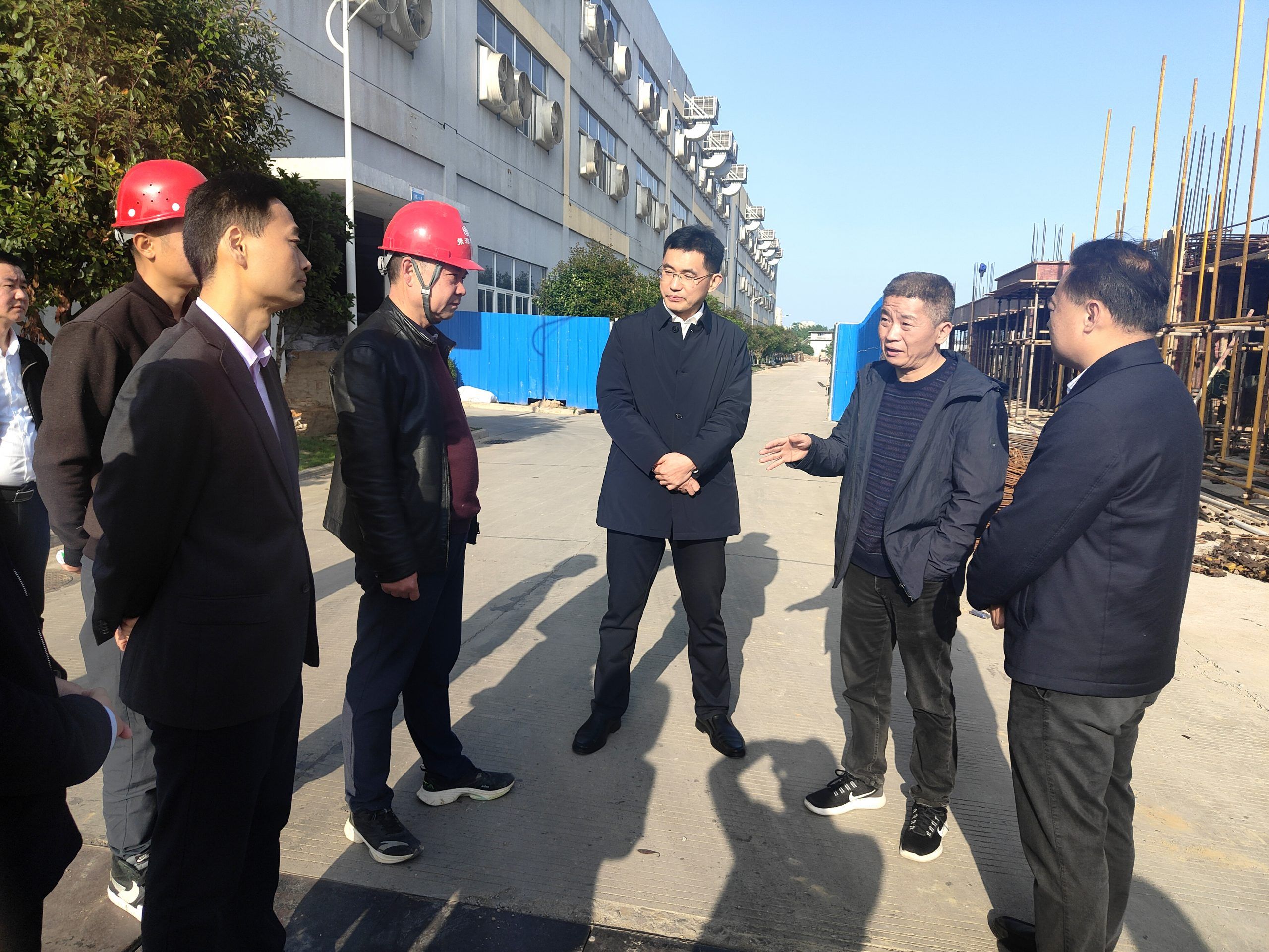 縣委書記王啟武走訪湖南萌恒慰問勞動(dòng)模范
